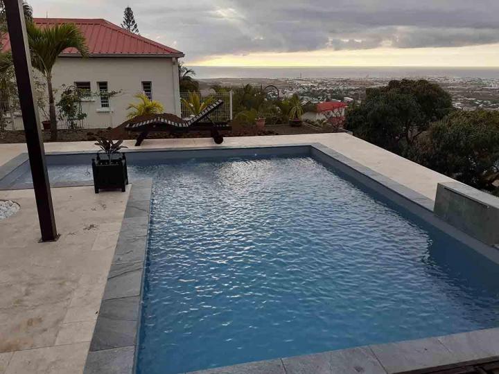 s professionnels de la construction de piscine en pierre naturelle à L'Étang-Salé