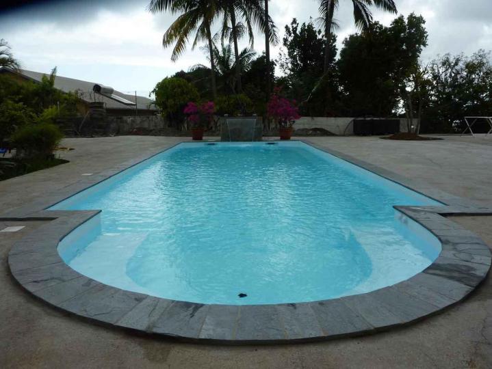 s professionnels de la construction de piscine en pierre naturelle à L'Étang-Salé